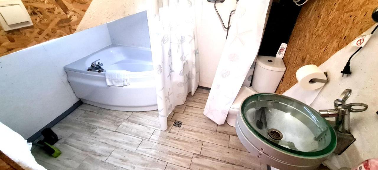 Sub Hel. Budzetowe Pokoje W Domu Z Basenem. Wokol Domu Tylko Natura. Balkon Zbyteczny. المظهر الخارجي الصورة